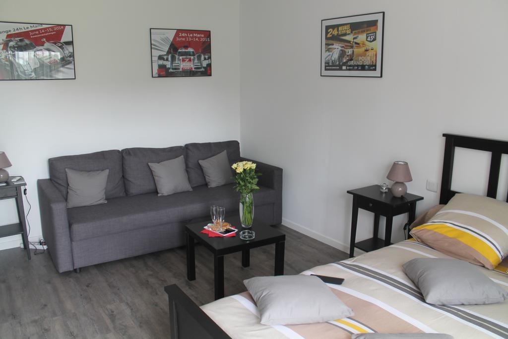 Le Champ De La Ferme Bed and Breakfast Saint-Gervais en-Belin Εξωτερικό φωτογραφία